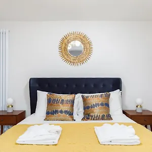 Finch Lodge, A Boutique Private Retreat Brighton